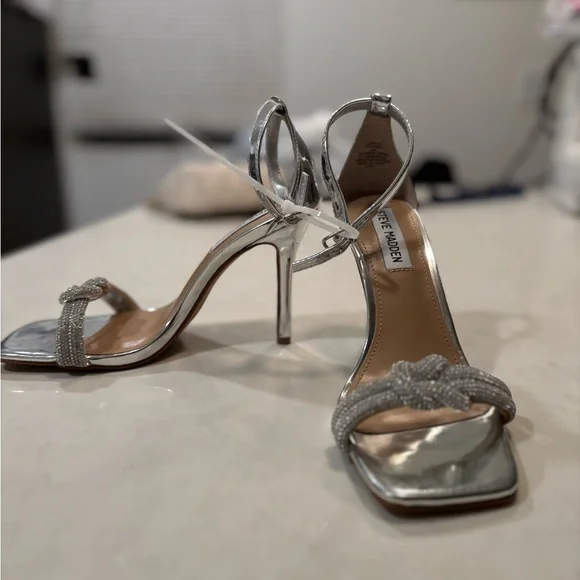 Steve Madden Silver Women's Heels - Picture 4 of 4